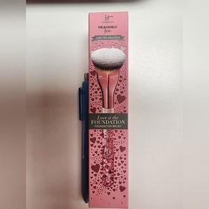 It Cosmetics Heavenly Lux Limited Edition Love Foundation brush.New, sealed pink